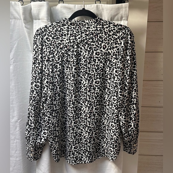 EUC Loft Leopard print Henley button down - Picture 2 of 5